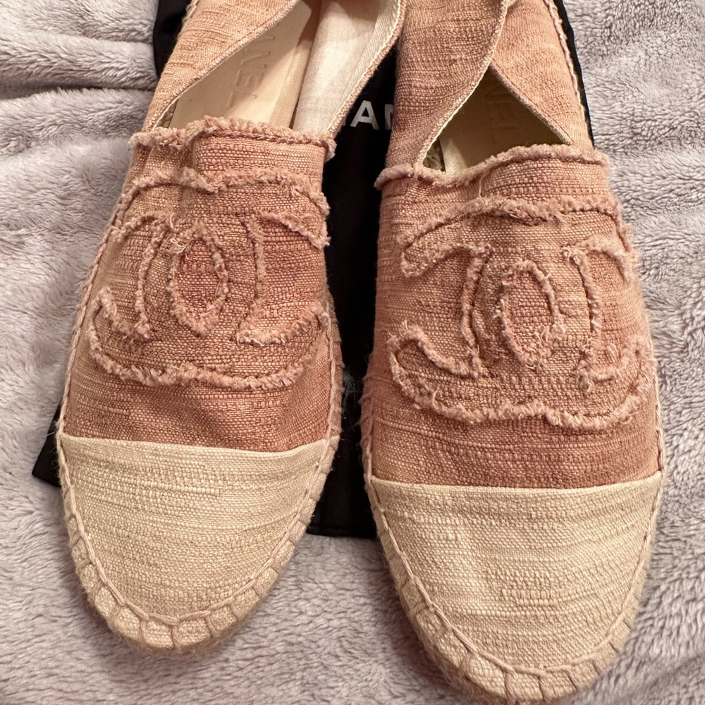 Sale! NWOT Chanel Espadrilles sz 41 Runs small
